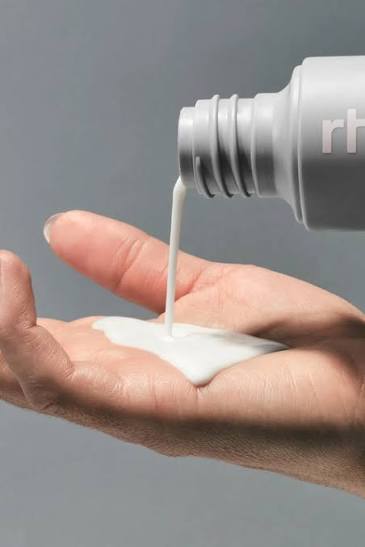 Rhode Glazing Milk – Hydrating Essence for Glass Skin 124ml